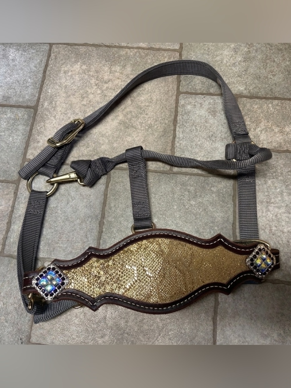 Bronc halter with noseband
